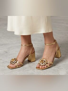 Liz Claiborne Metallic Gold Floral Slingback Heels